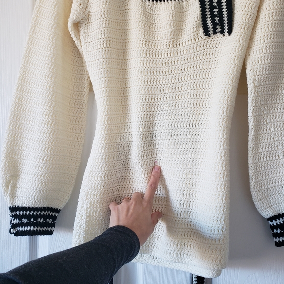 1970s Vintage Crochet Subtle Bishop Sleeve Black Cream Sweater Waistband #36 - Picture 12 of 13